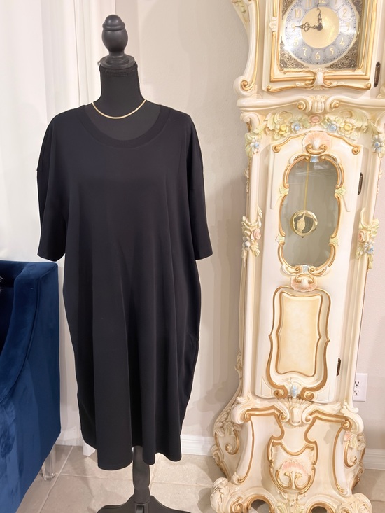 Express Dresses & Skirts - Express Black Midi Crewneck Dress